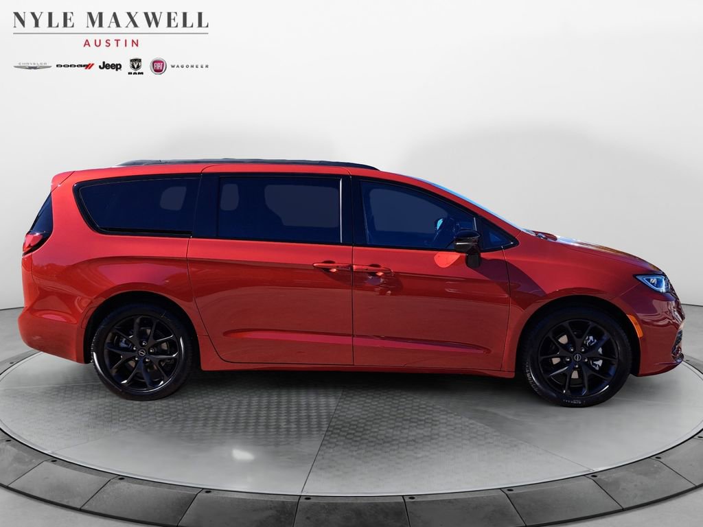 New 2026 Chrysler Pacifica Select w/ S Appearance Package FWD image 16