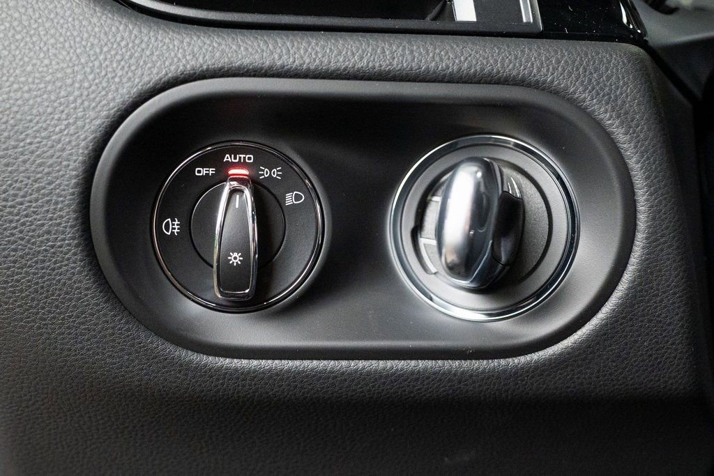 New 2026 Porsche Macan AWD/4WD image 22