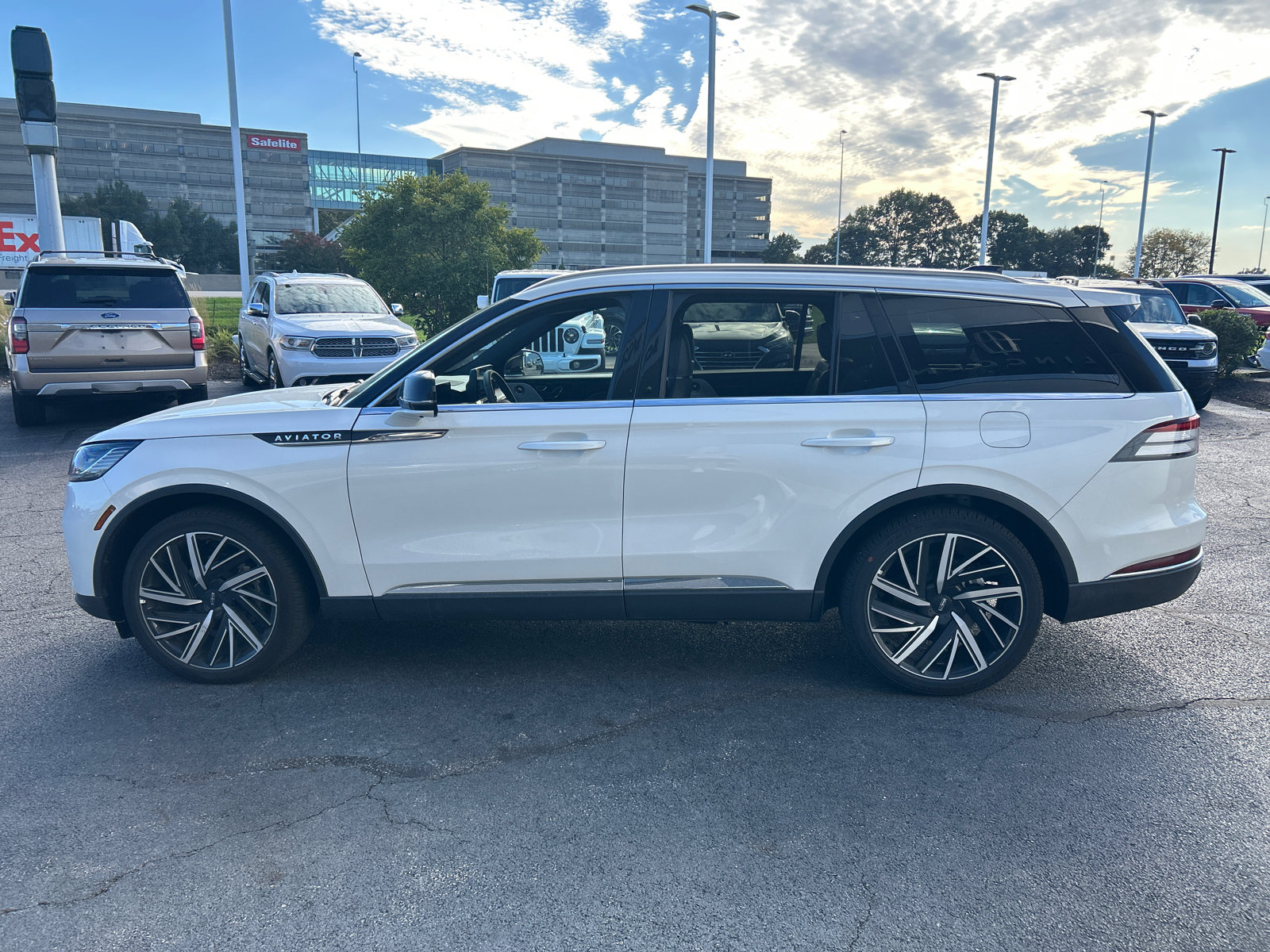 New 2026 Lincoln Aviator Reserve AWD/4WD image 4