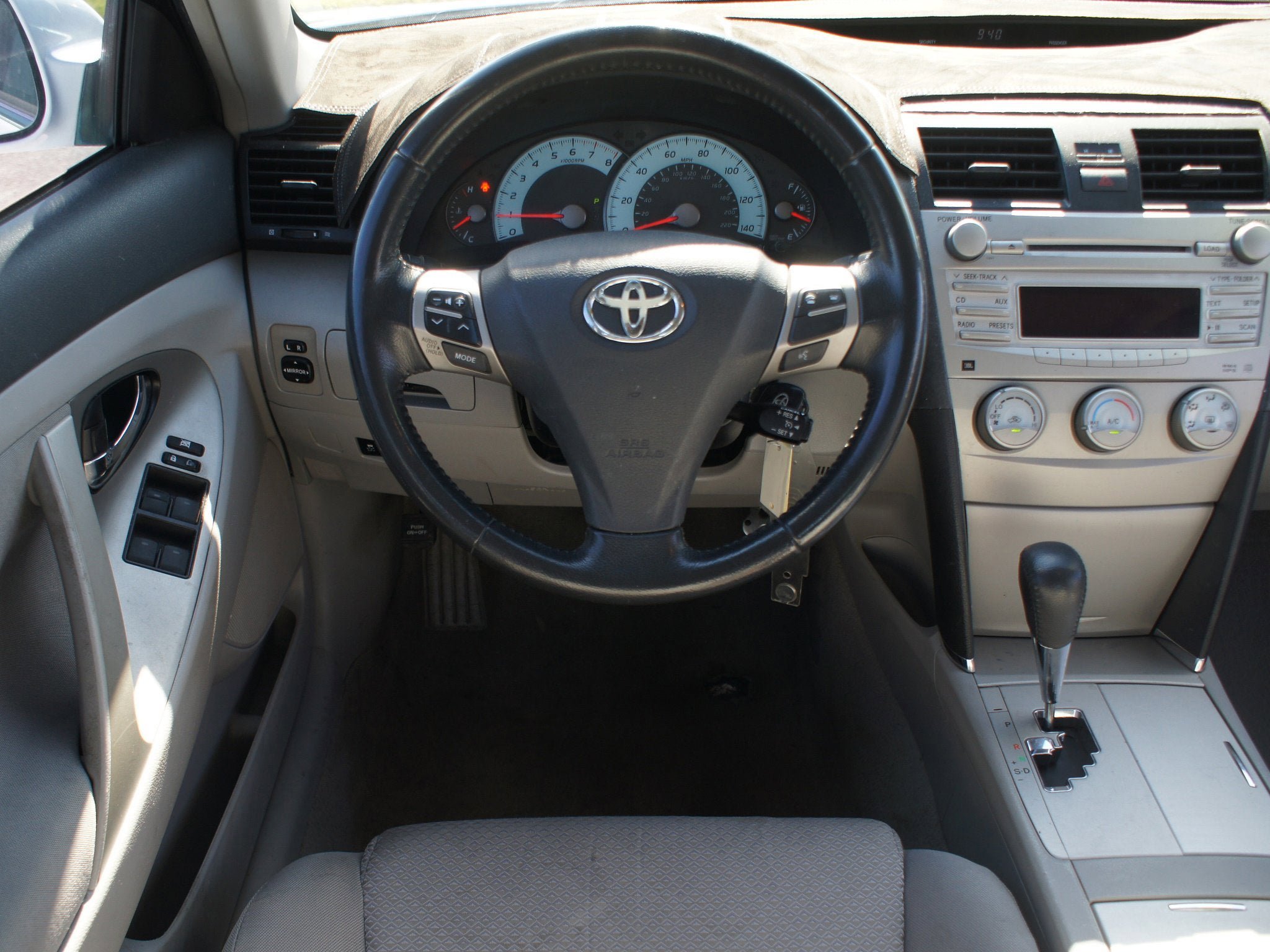 Used 2010 Toyota Camry SE FWD image 5