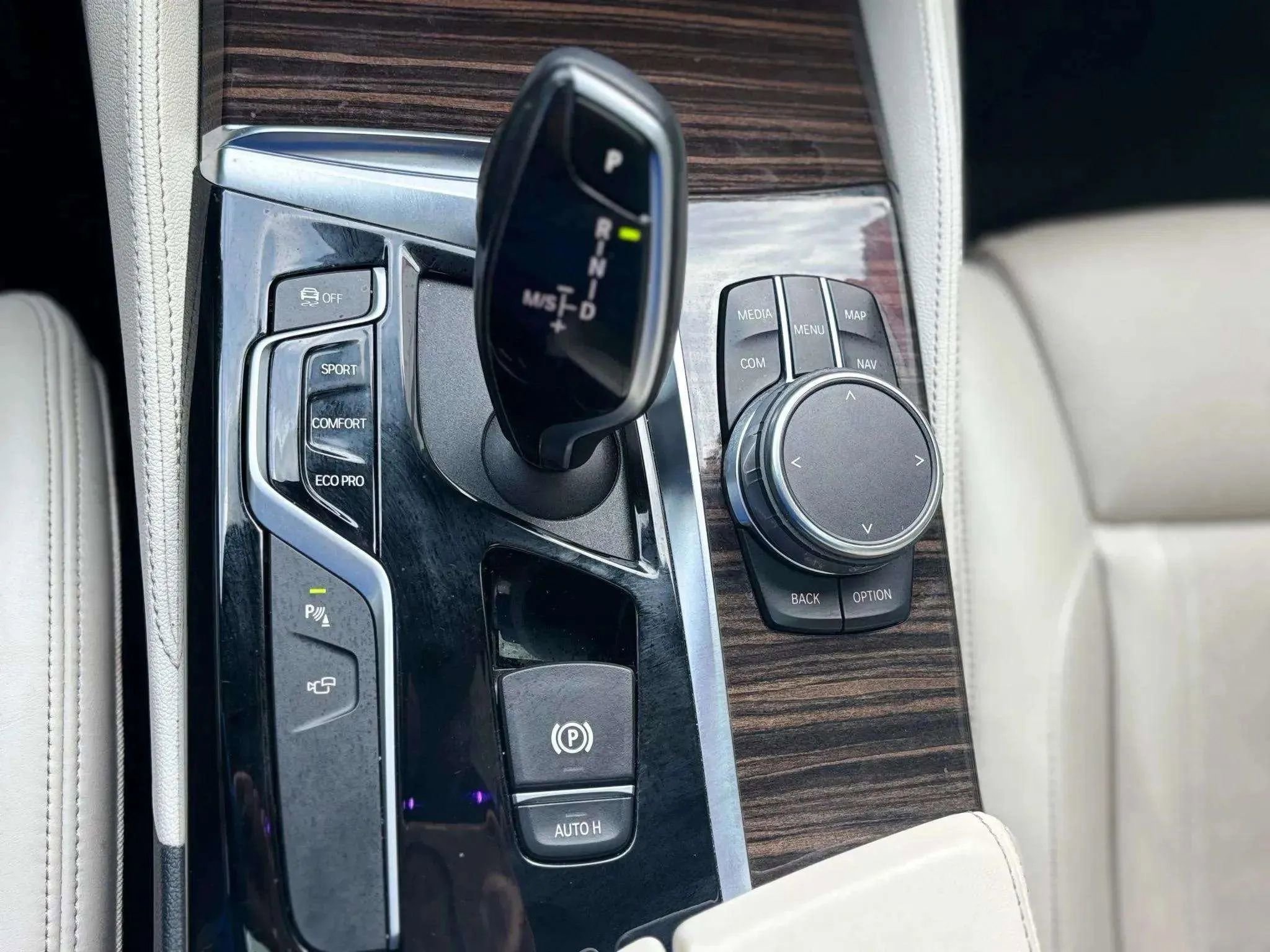 Used 2019 BMW 540i w/ Premium Package image 33