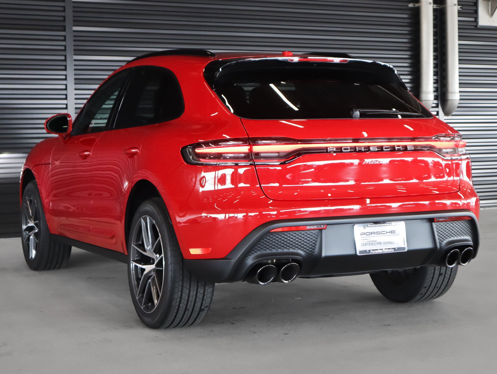 Used 2025 Porsche Macan image 3
