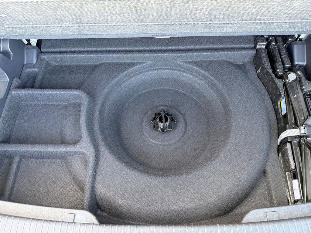 Used 2025 Volkswagen Atlas SE image 36