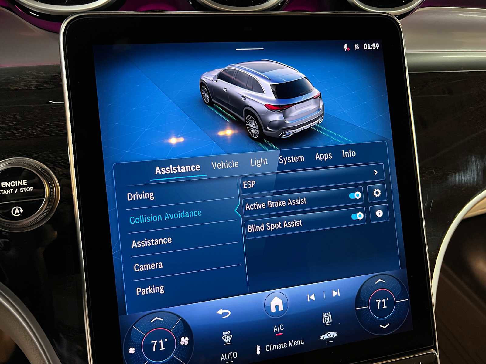 Used 2025 Mercedes-Benz GLC 300 4MATIC image 35