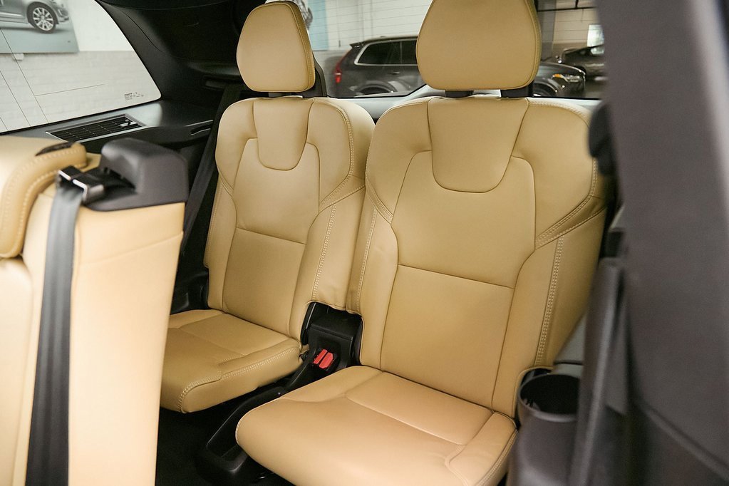 Certified 2023 Volvo XC90 B6 Ultimate w/ Protection Package Premier image 24
