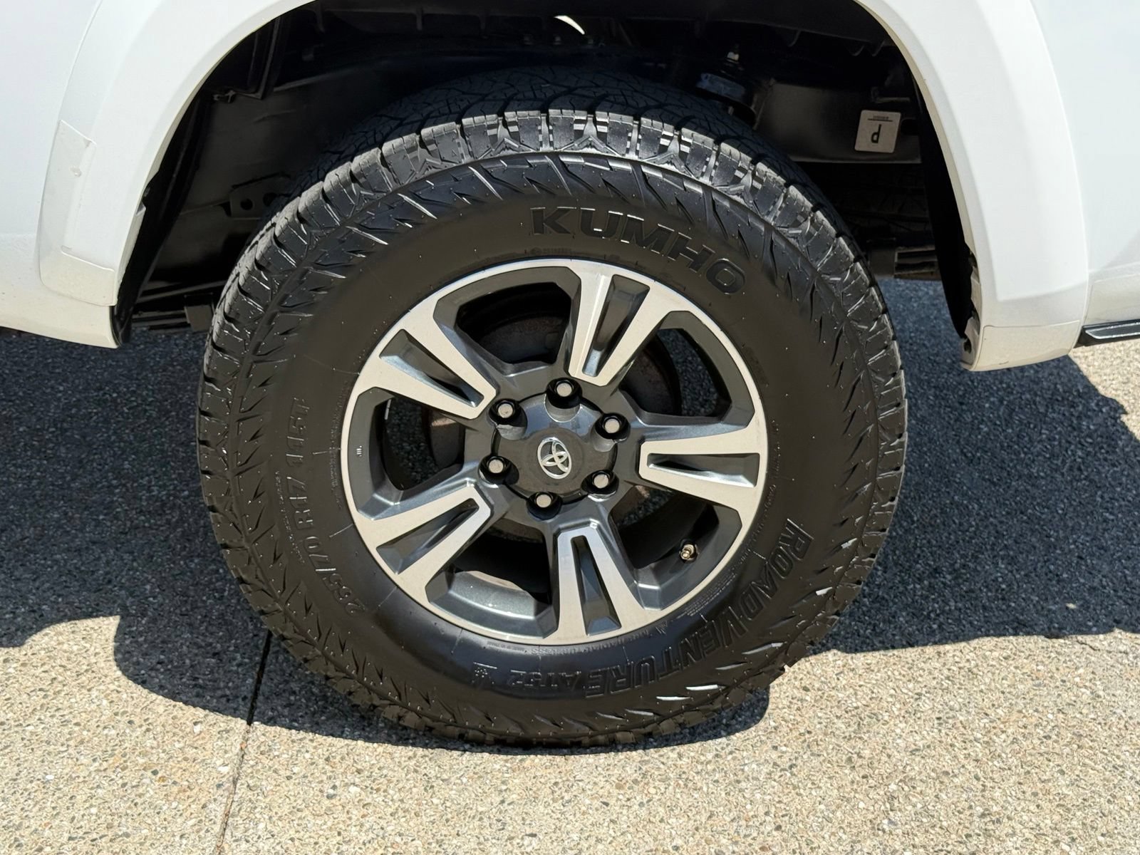 Used 2017 Toyota Tacoma TRD Sport w/ Tow Package RWD image 16