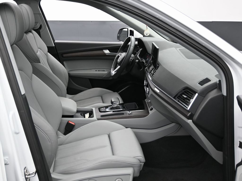 Used 2024 Audi Q5 2.0T Premium w/ Convenience Package image 34