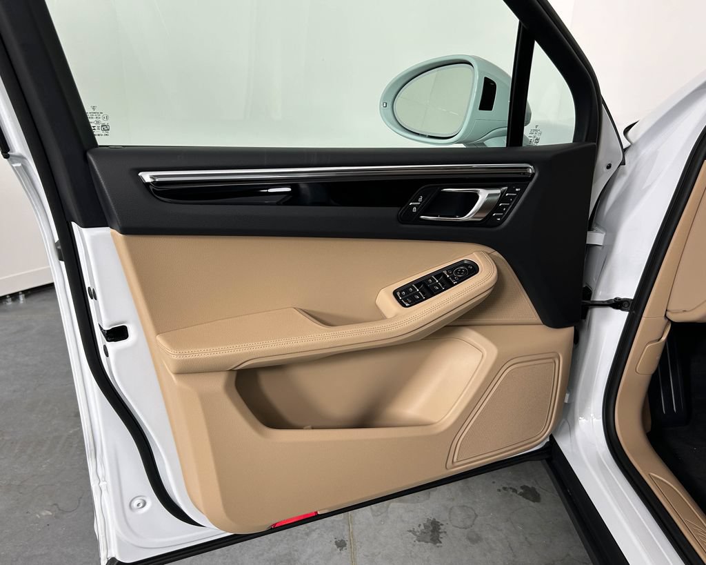 New 2026 Porsche Macan AWD/4WD image 14