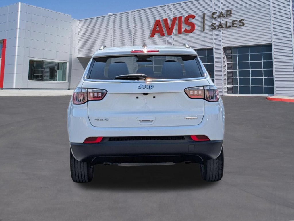 Used 2025 Jeep Compass Latitude w/ Sun & Sound Group AWD/4WD image 7