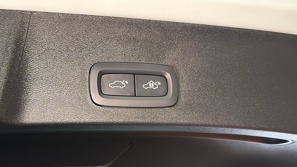 Used 2025 Volvo XC40 B5 Plus w/ Protection Package Premier AWD/4WD image 15