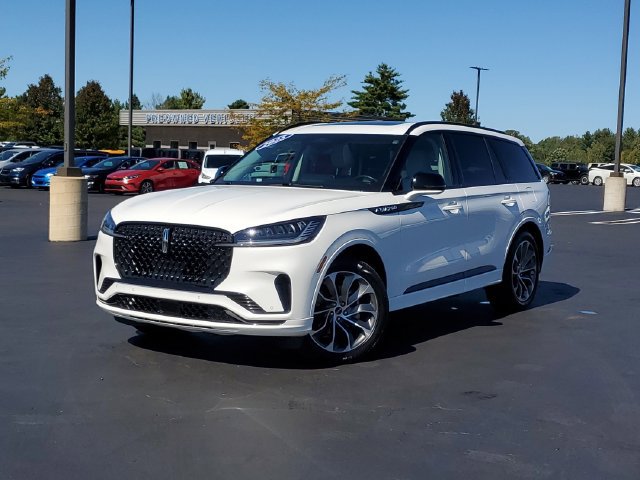 Certified 2025 Lincoln Aviator AWD w/ Jet Appearance Package image 38