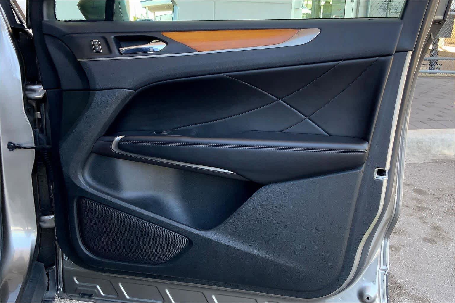Used 2016 Lincoln MKC Reserve image 23