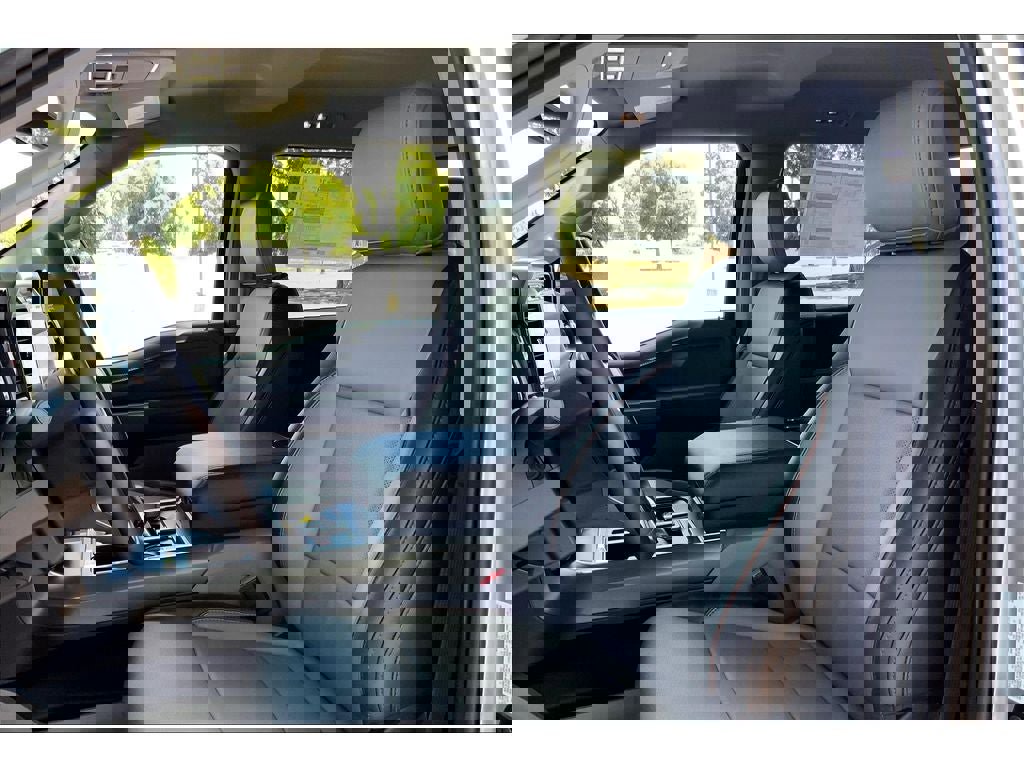 New 2025 Ford F150 Lariat w/ Equipment Group 501A Mid image 10