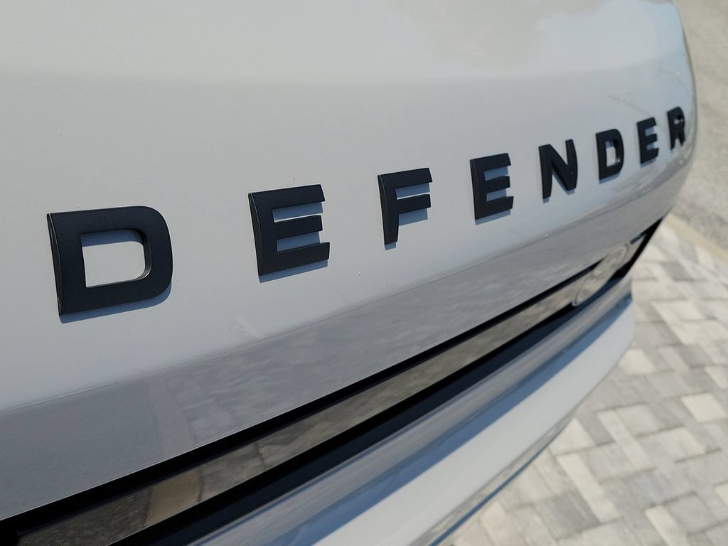 New 2026 Land Rover Defender 110 X-Dynamic SE AWD/4WD image 9