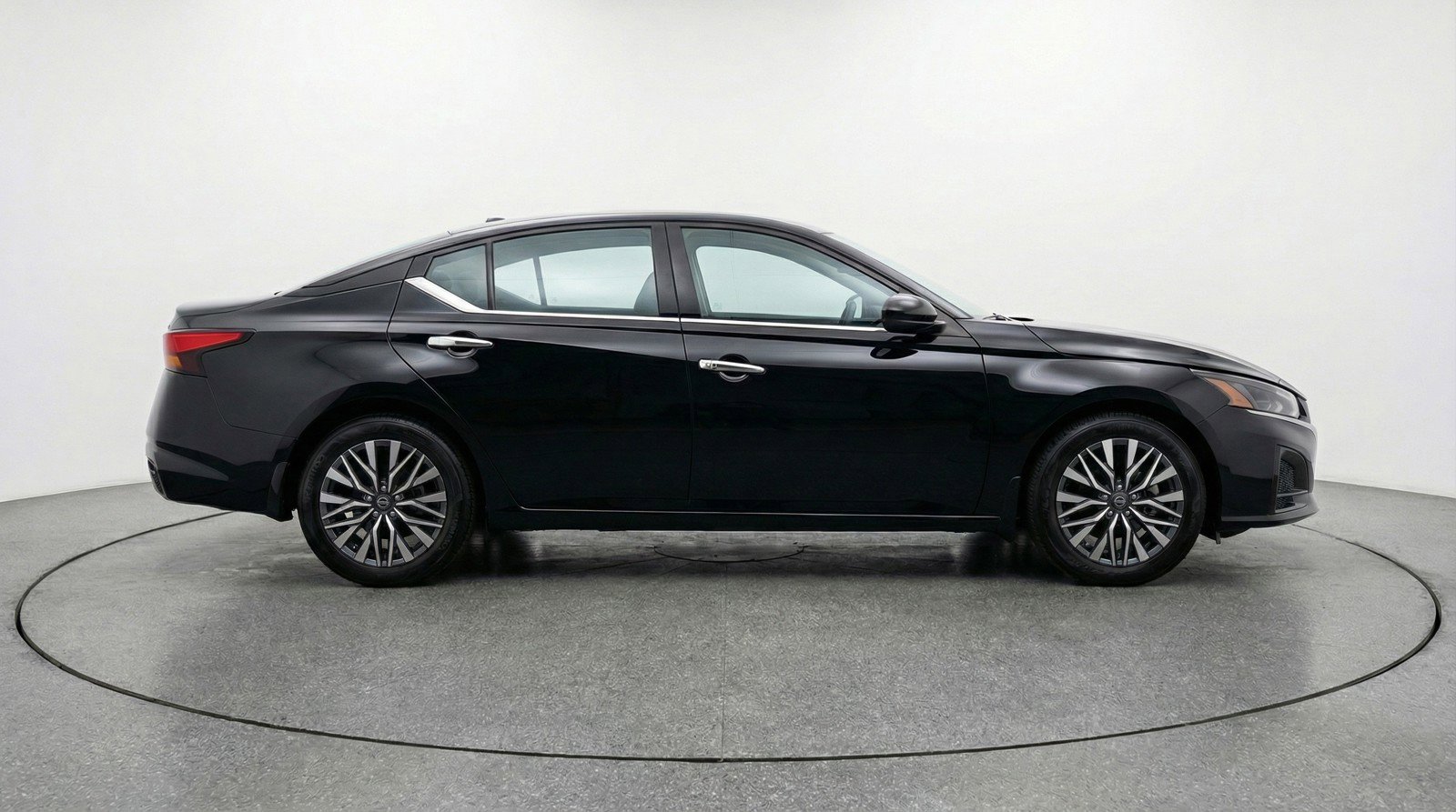 Used 2025 Nissan Altima 2.5 SV image 11