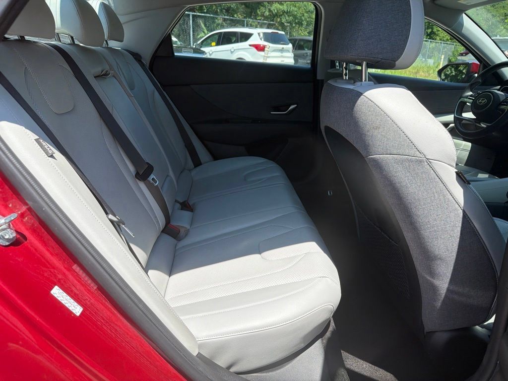 Used 2024 Hyundai Elantra Limited FWD image 17