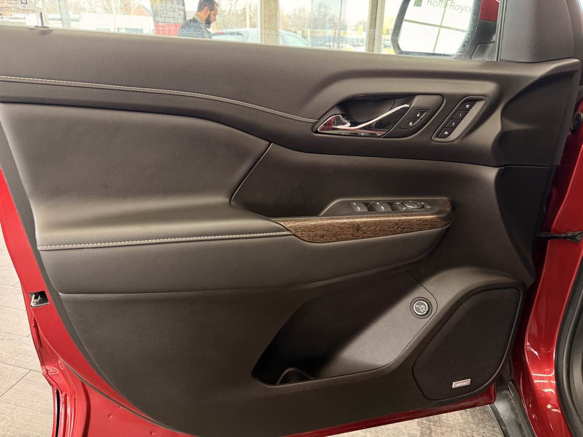 Used 2023 GMC Acadia Denali FWD image 25