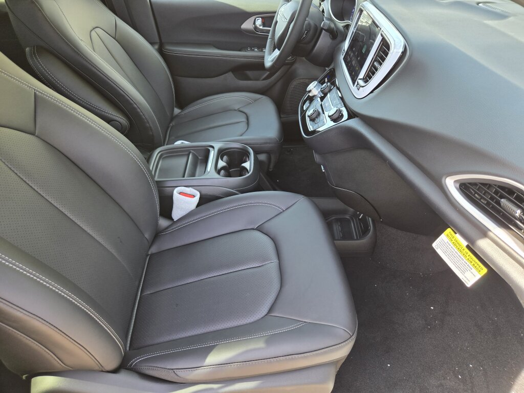 New 2027 Chrysler Pacifica LX FWD image 14
