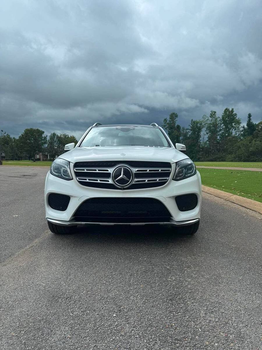 Used 2017 Mercedes-Benz GLS 550 4MATIC image 2