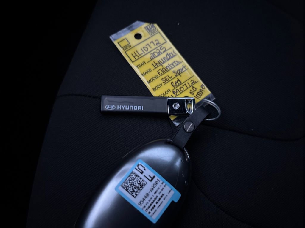 Used 2025 Hyundai Elantra Sport image 35