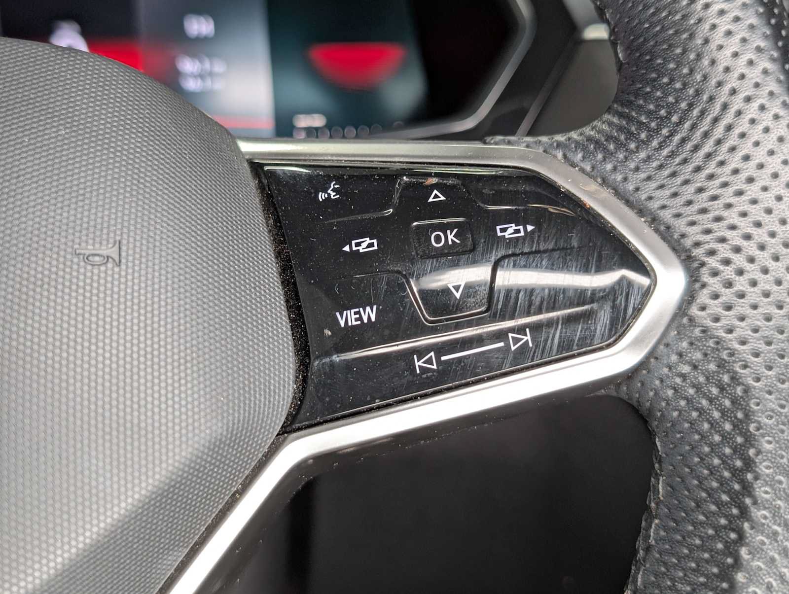 Used 2022 Volkswagen Tiguan SE R-Line AWD/4WD image 38