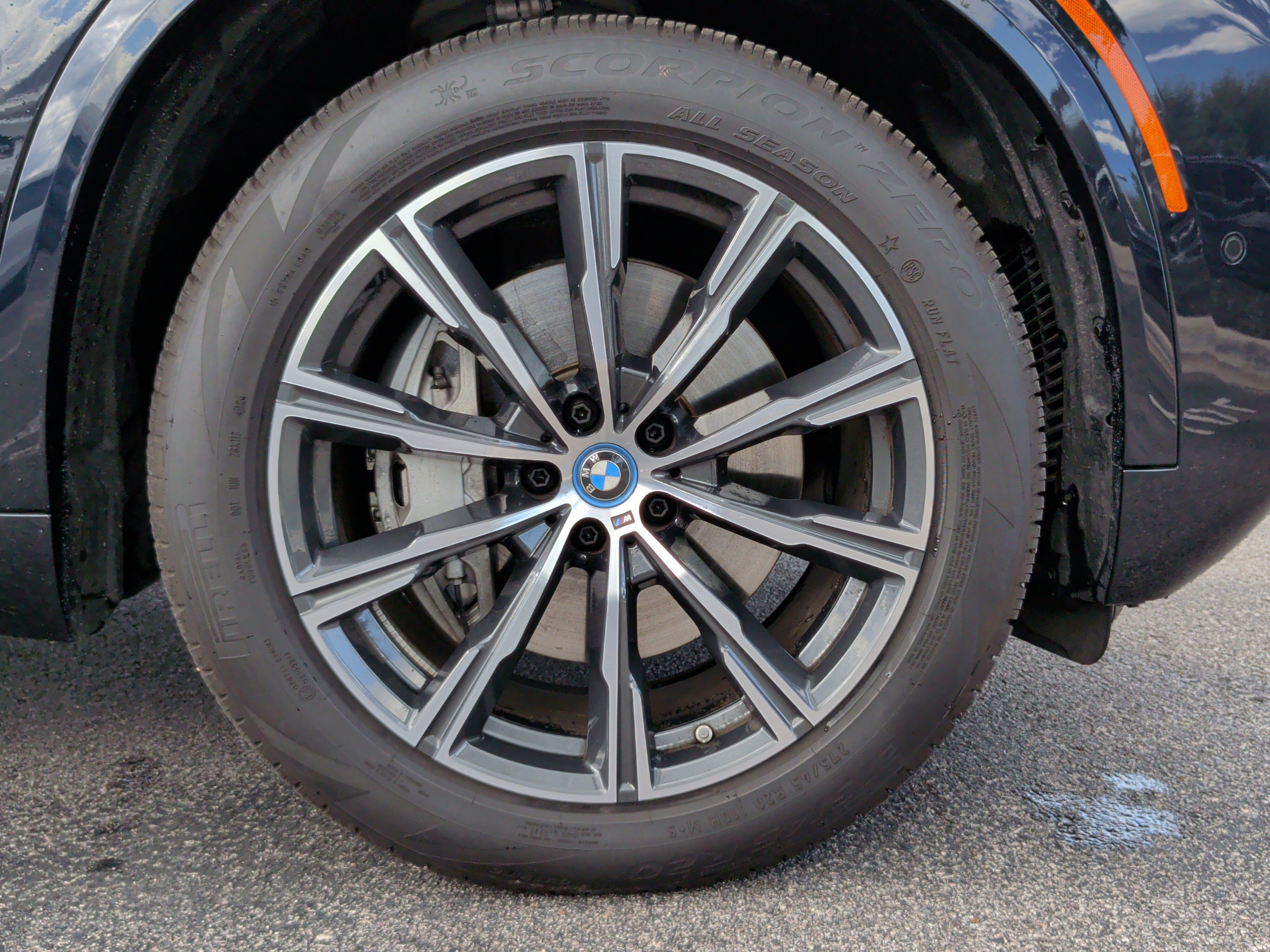 Certified 2025 BMW X5 xDrive50e w/ M Sport Package image 14