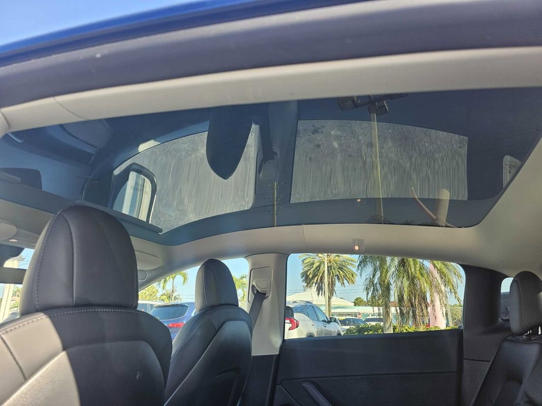 Used 2022 Tesla Model Y Long Range image 12