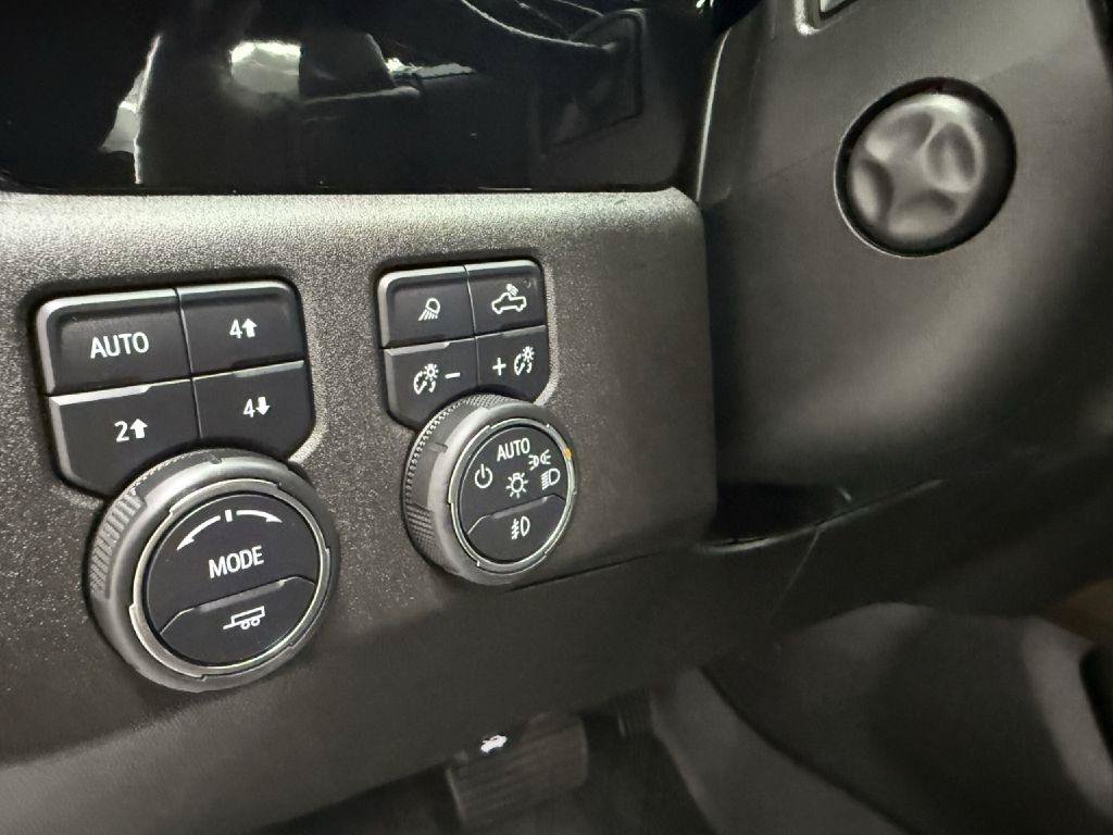 Used 2022 Chevrolet Silverado 1500 High Country w/ High Country Premium Package AWD/4WD image 22