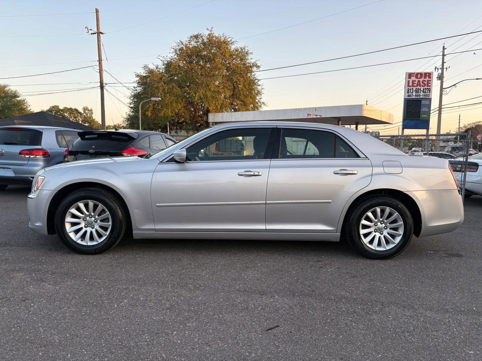 Used 2012 Chrysler 300 RWD image 5
