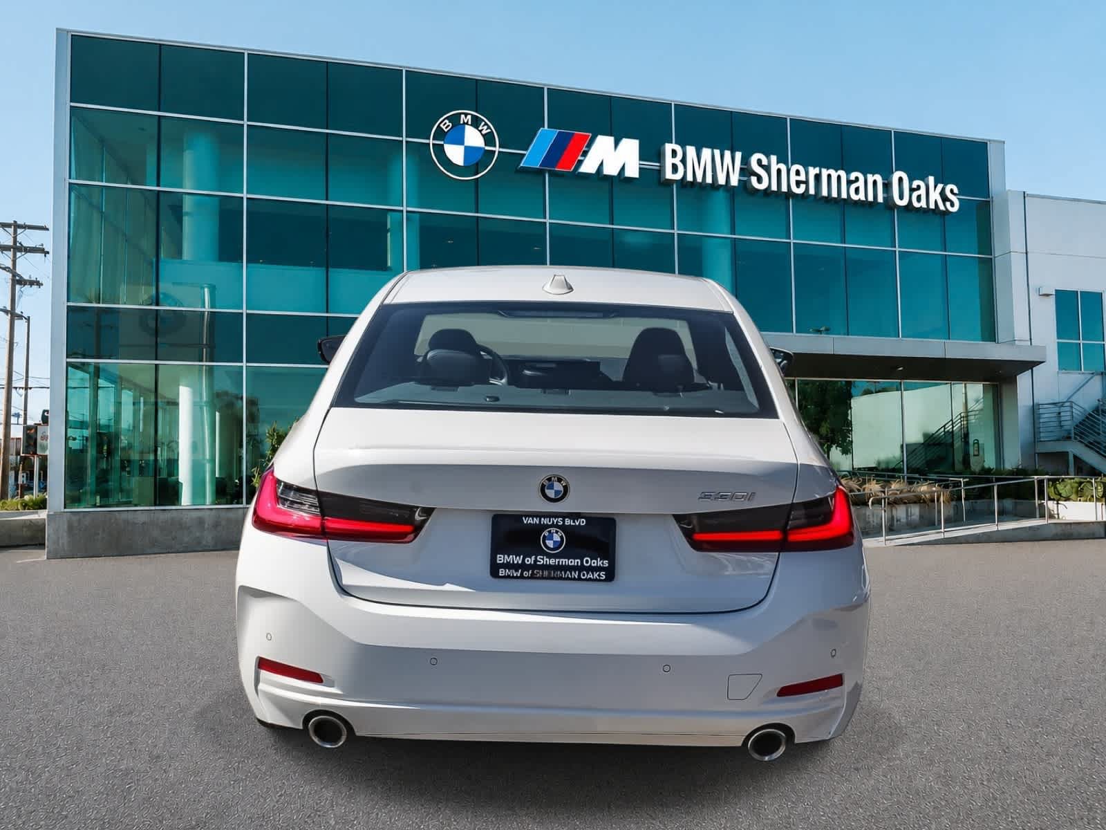 Certified 2023 BMW 330i Sedan w/ Parking Assistance Package RWD image 5