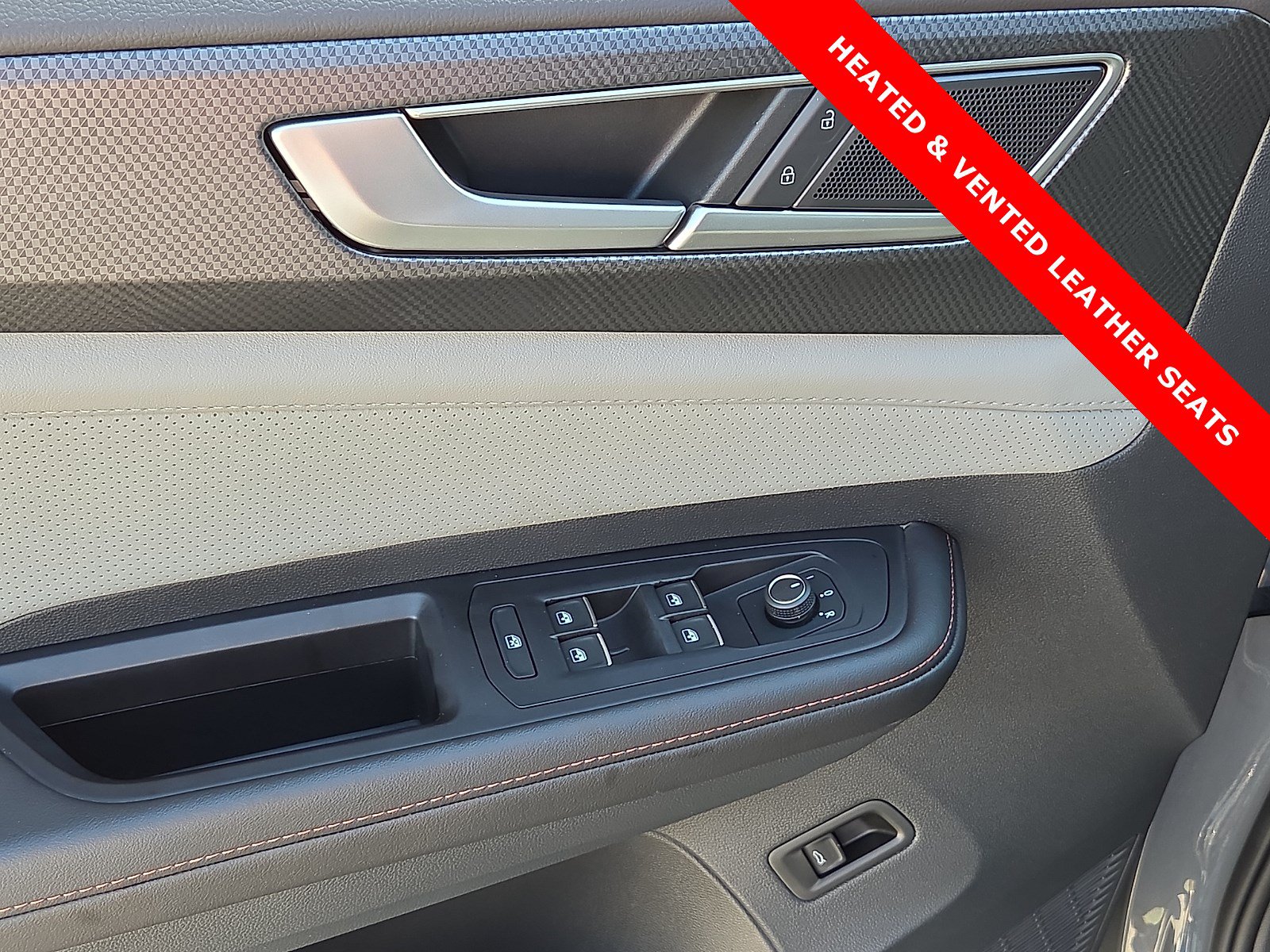 Used 2025 Volkswagen Atlas Peak Edition SE AWD/4WD image 15