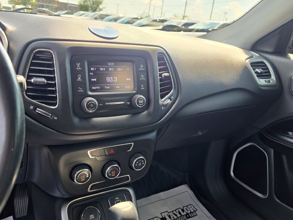 Used 2018 Jeep Compass Latitude AWD/4WD image 28