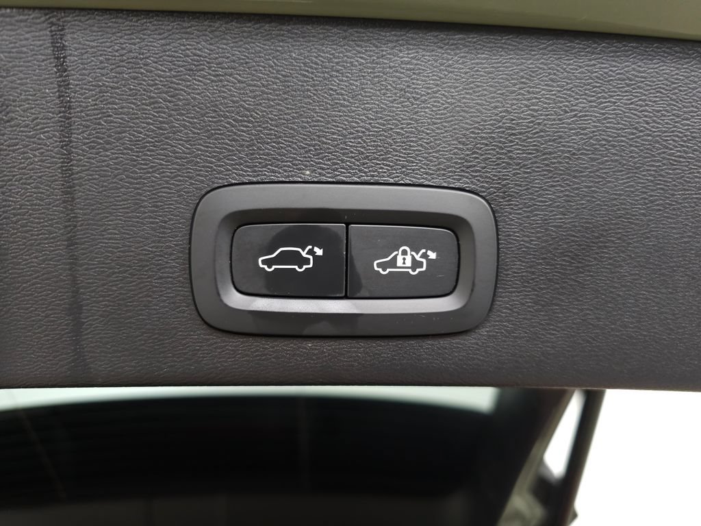 Used 2023 Volvo XC40 Recharge Plus w/ Protection Package Premier AWD/4WD image 10