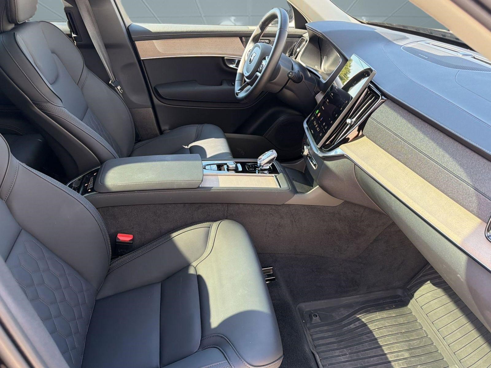 Used 2025 Volvo XC90 B5 Plus w/ Protection Package Premier AWD/4WD image 30