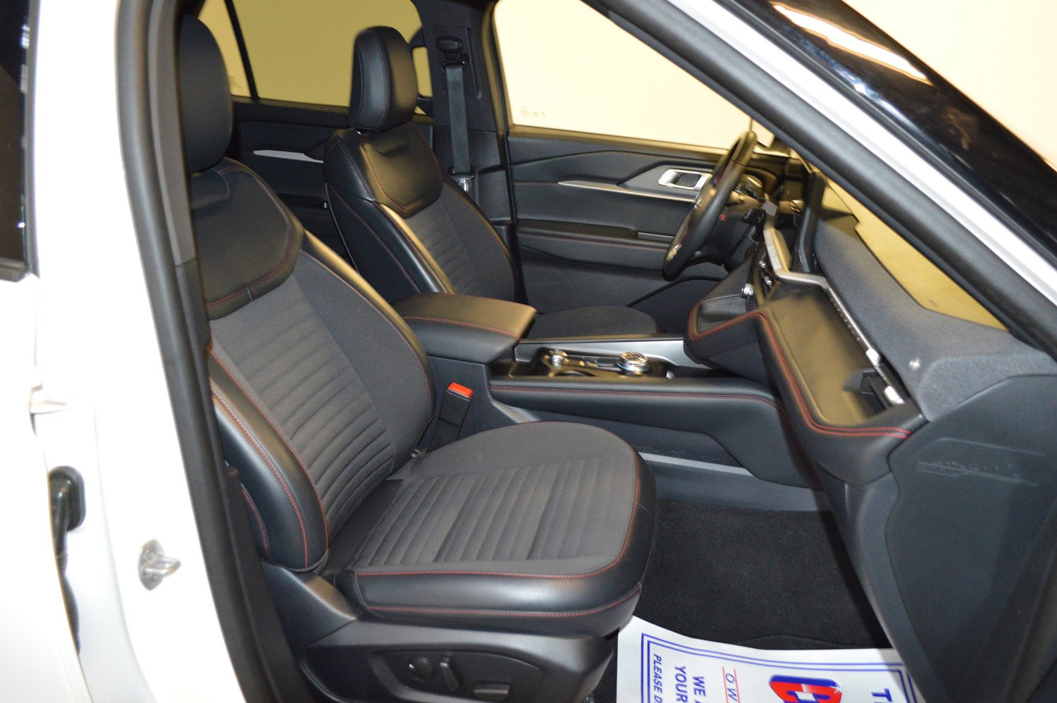 Certified 2025 Ford Explorer ST-Line image 11