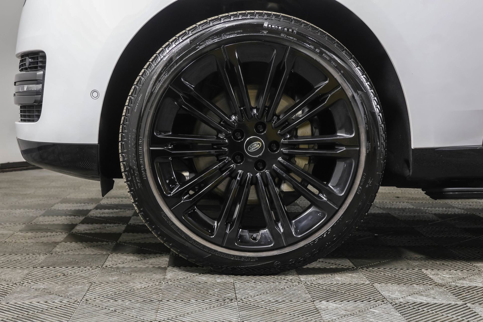 Used 2024 Land Rover Range Rover Long Wheelbase SE image 24