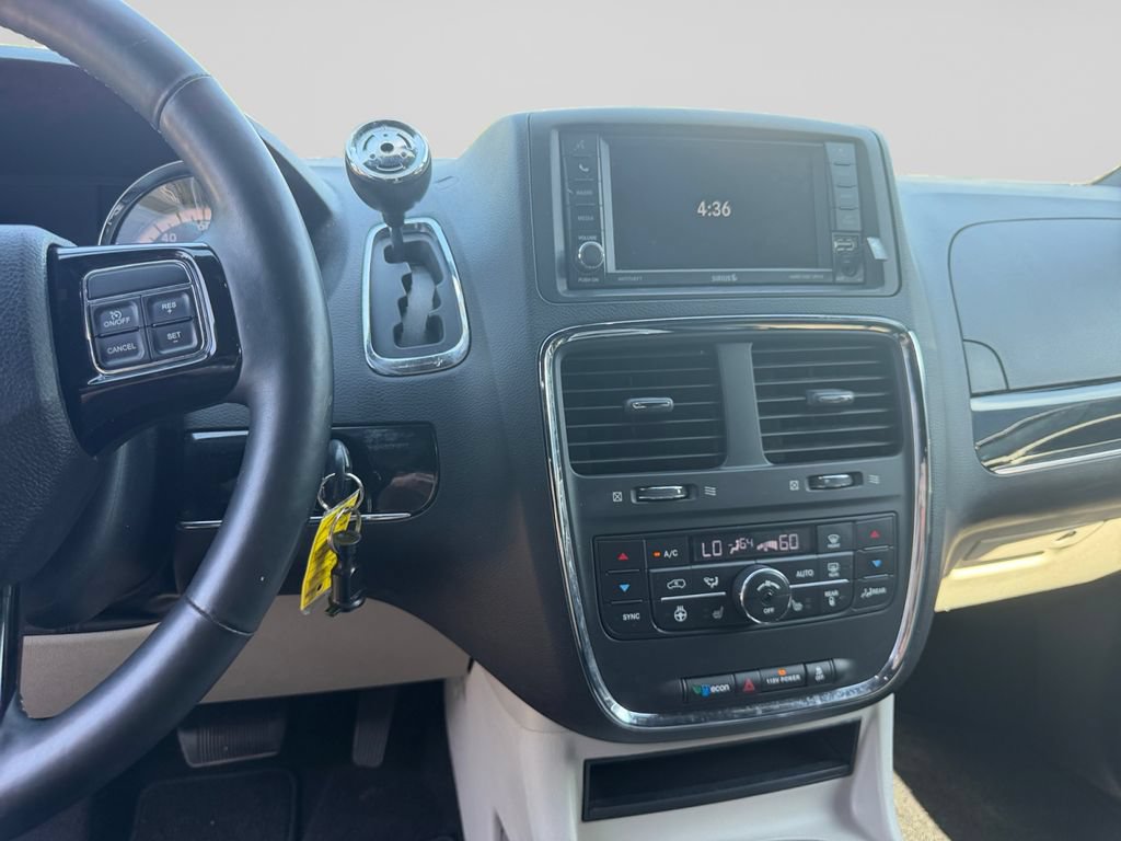Used 2016 Dodge Grand Caravan SXT FWD image 12