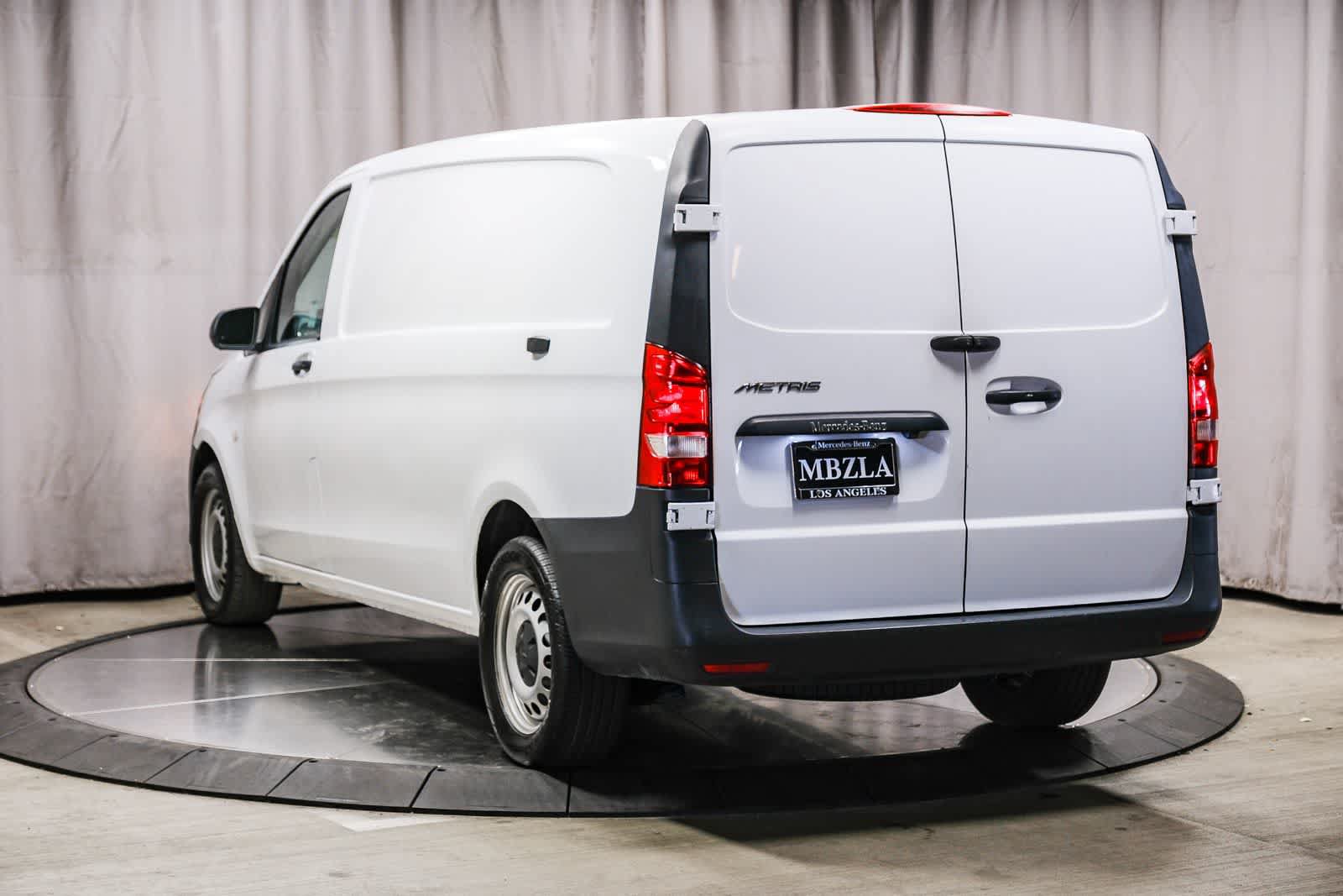 Used 2021 Mercedes-Benz Metris image 2