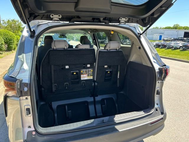Used 2023 Toyota Sienna LE FWD image 11