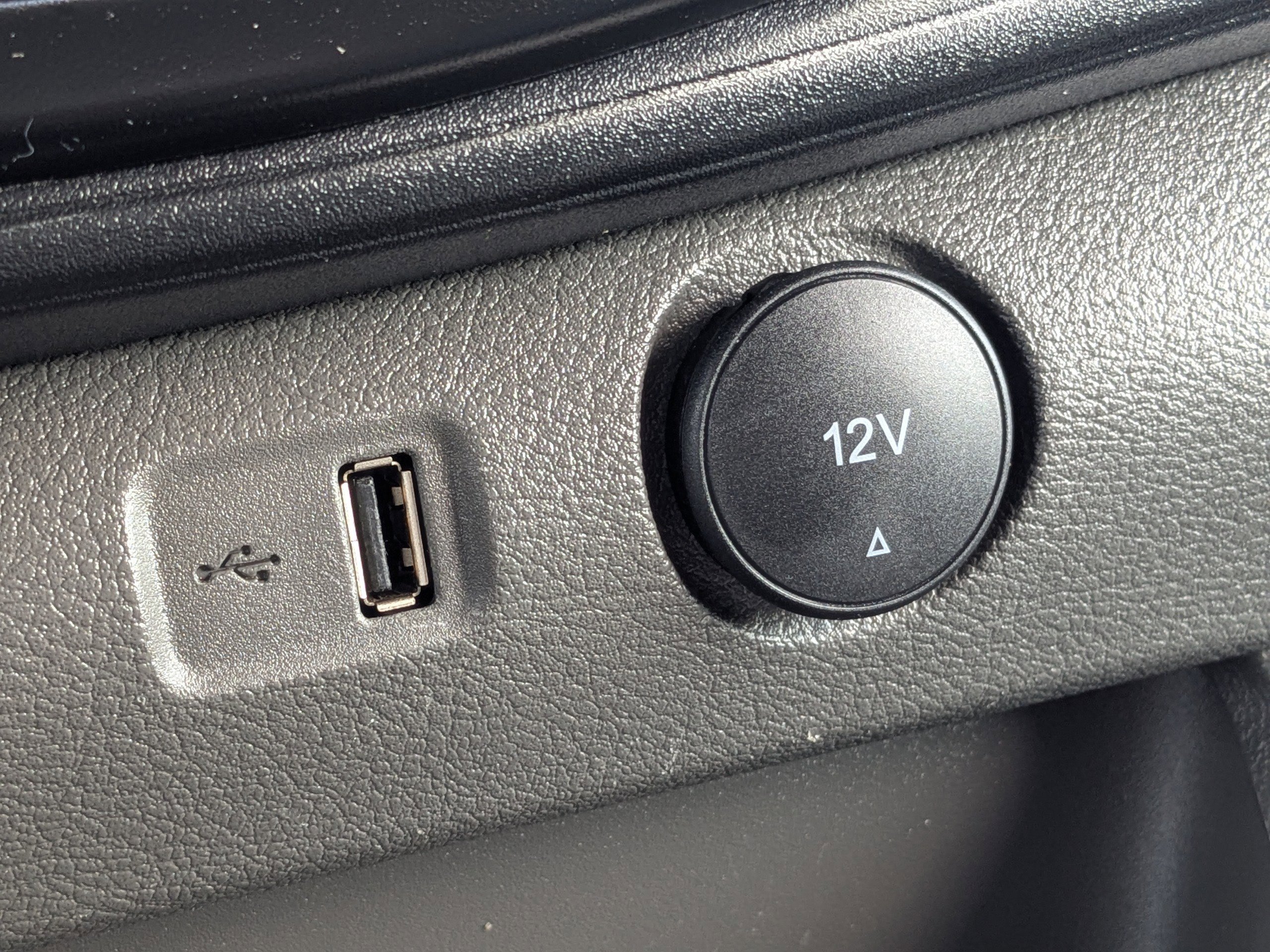 Used 2024 Ford Transit 250 Medium Roof w/ Load Area Protection Package image 26