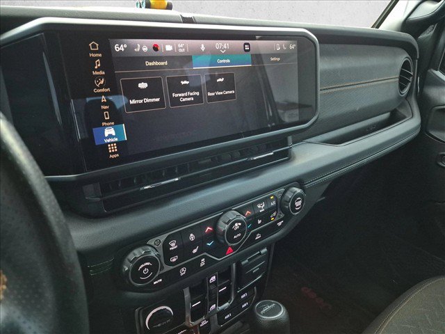 Used 2024 Jeep Gladiator Mojave w/ Technology Group AWD/4WD image 12