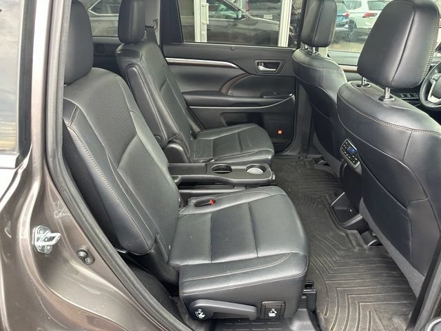 Used 2016 Toyota Highlander Limited Platinum w/ Four Season Floor Mat Package AWD/4WD image 13