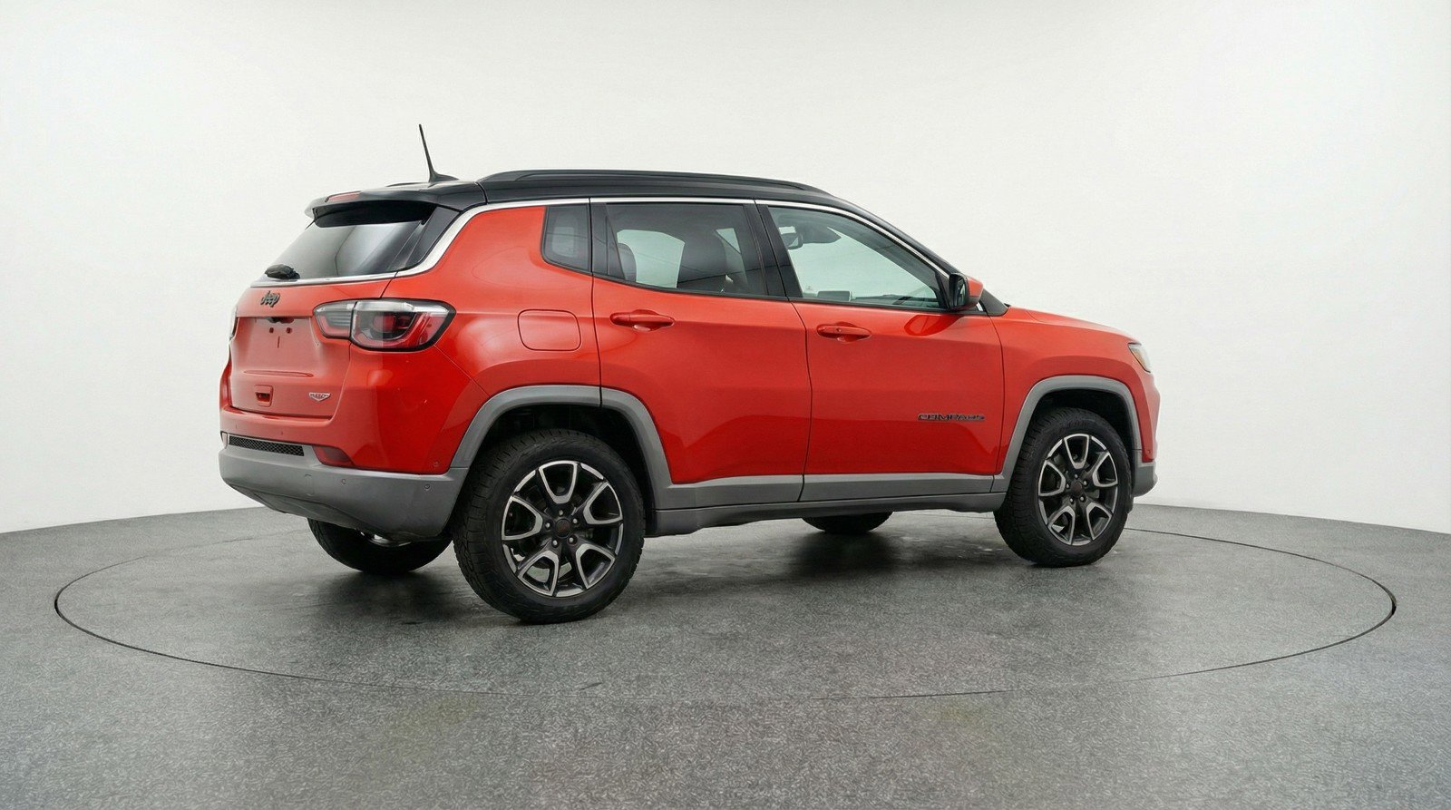 Used 2025 Jeep Compass Trailhawk image 9