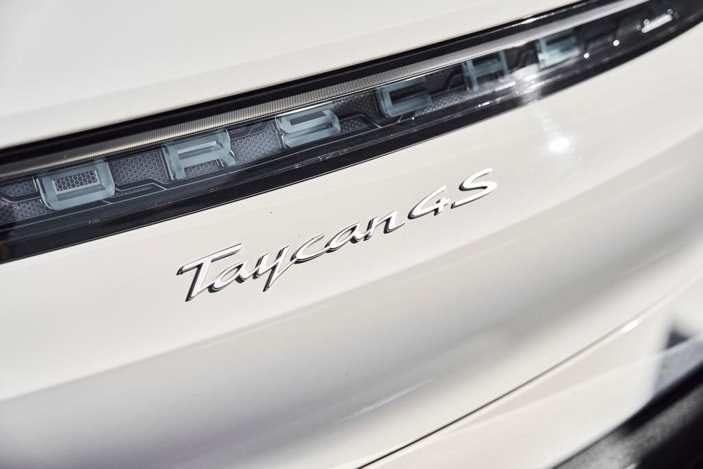 Used 2023 Porsche Taycan 4S AWD/4WD image 11