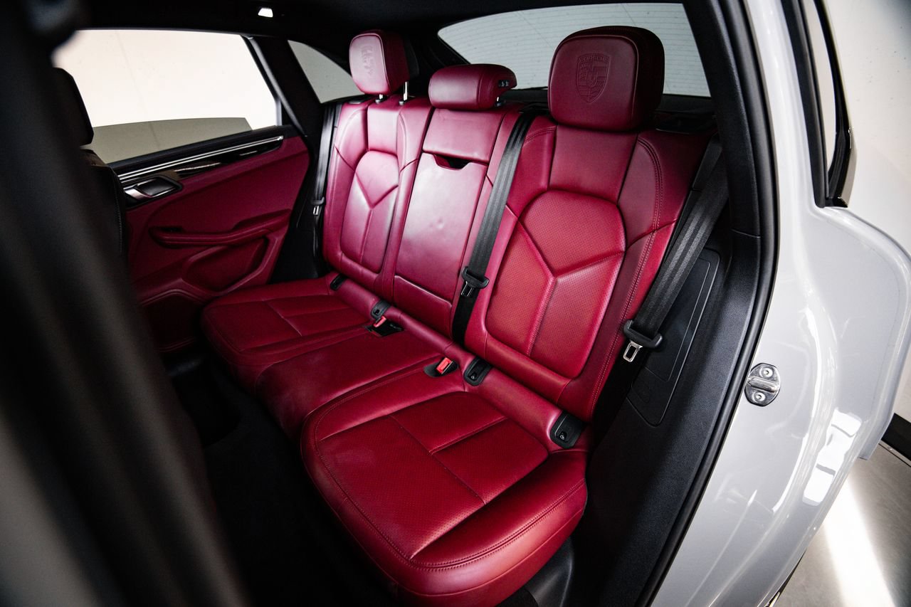Certified 2023 Porsche Macan Turbo AWD/4WD image 24