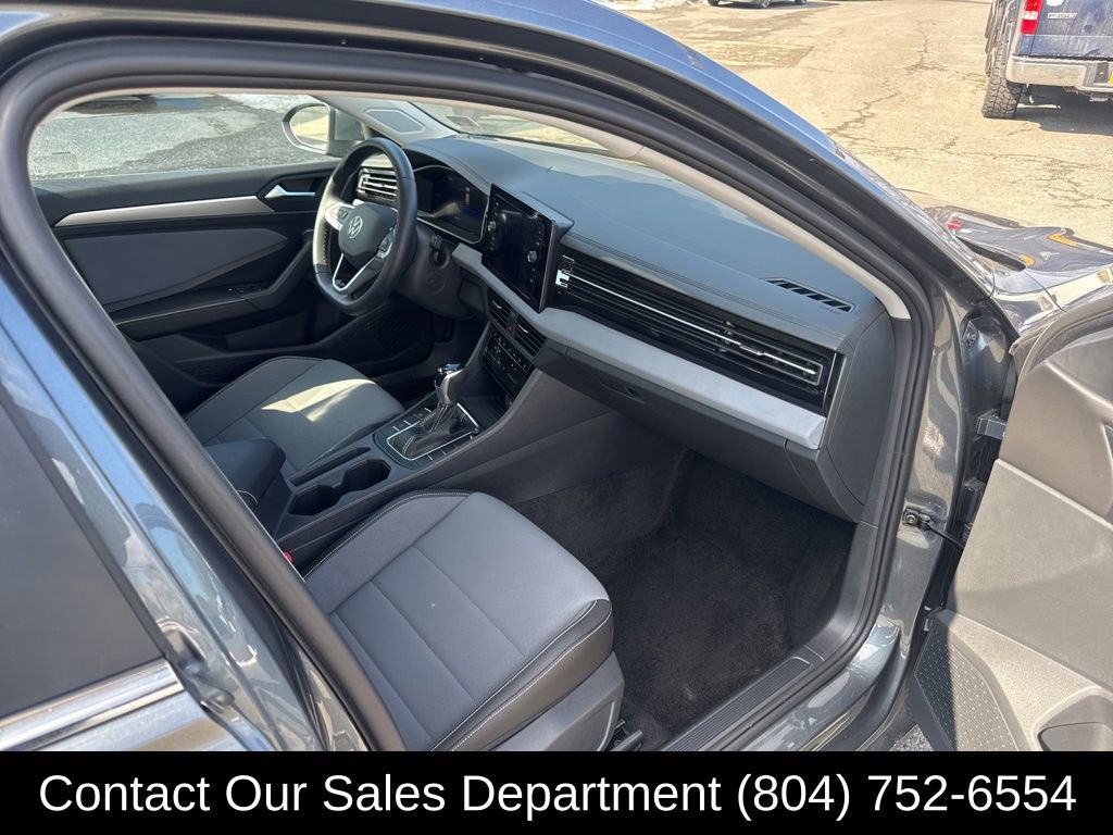 Used 2025 Volkswagen Jetta SE FWD image 15