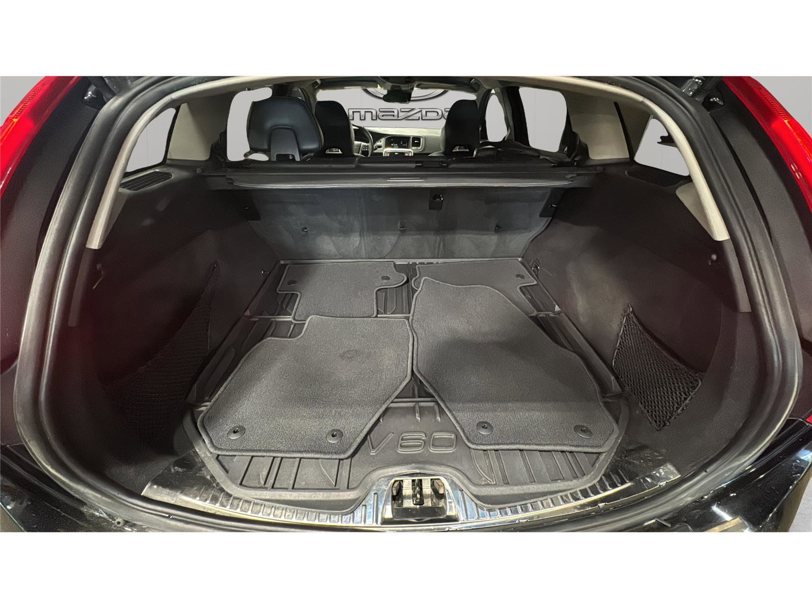 Used 2017 Volvo V60 T5 Premier w/ Convenience Package FWD image 12