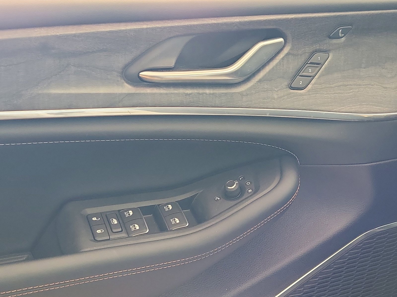 New 2025 Jeep Grand Cherokee L Overland w/ Luxury Tech Group IV image 18