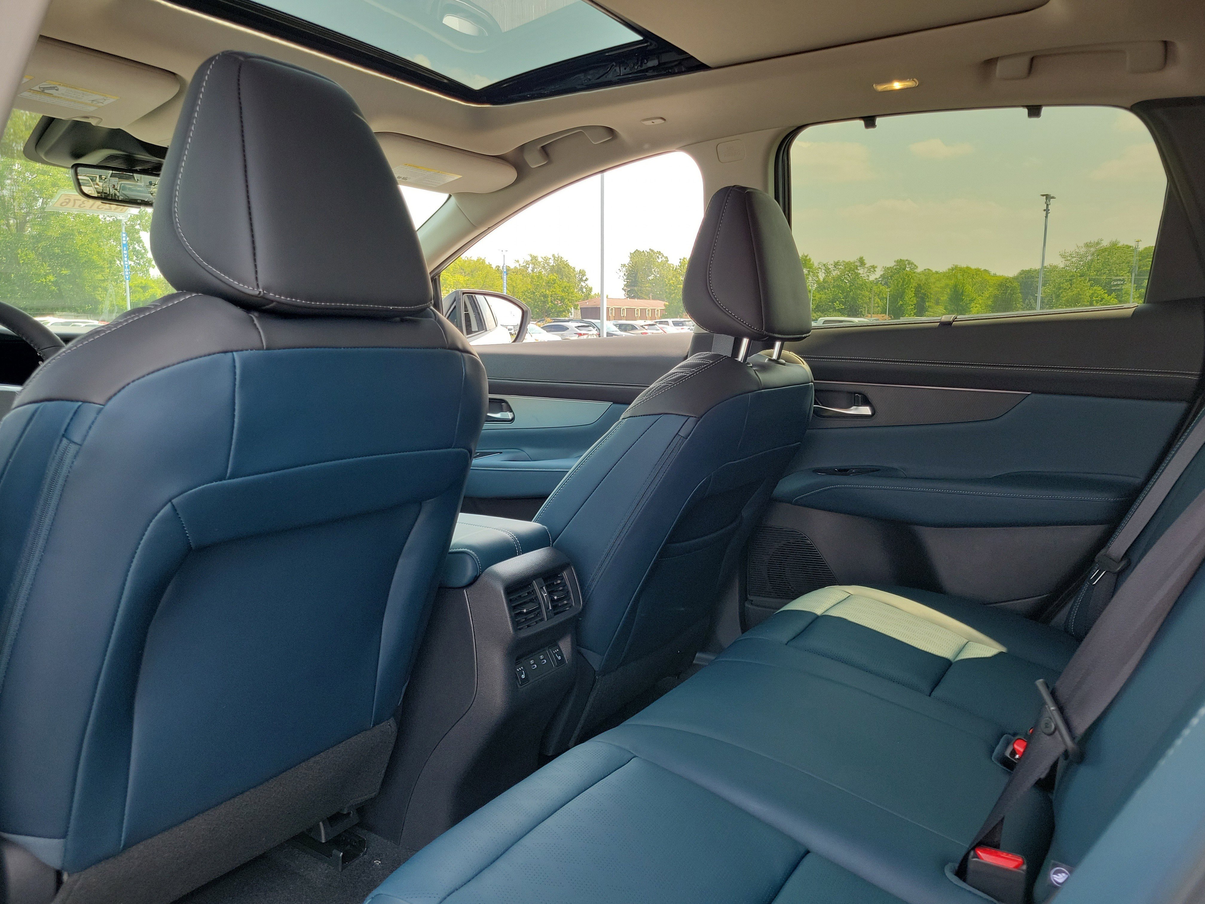 Used 2025 Nissan Murano Platinum w/ Cargo Package image 14