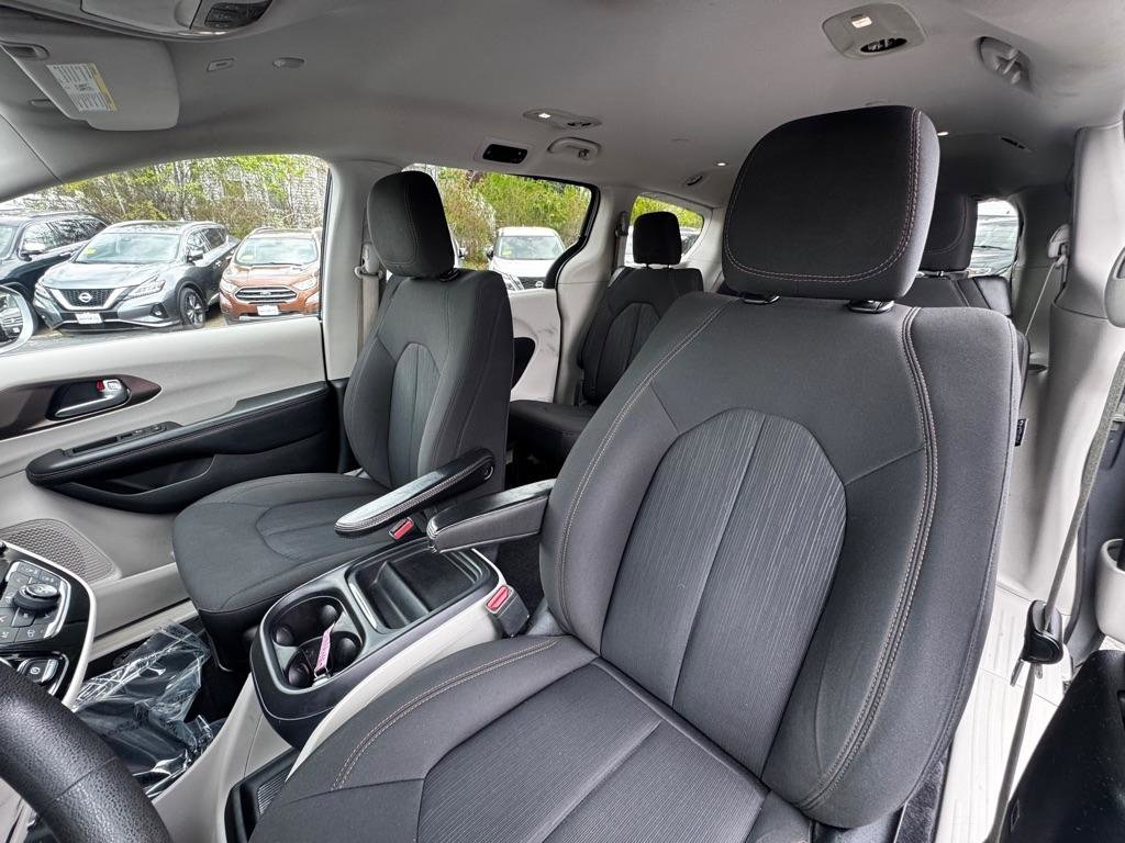 Used 2018 Chrysler Pacifica Touring Plus FWD image 10